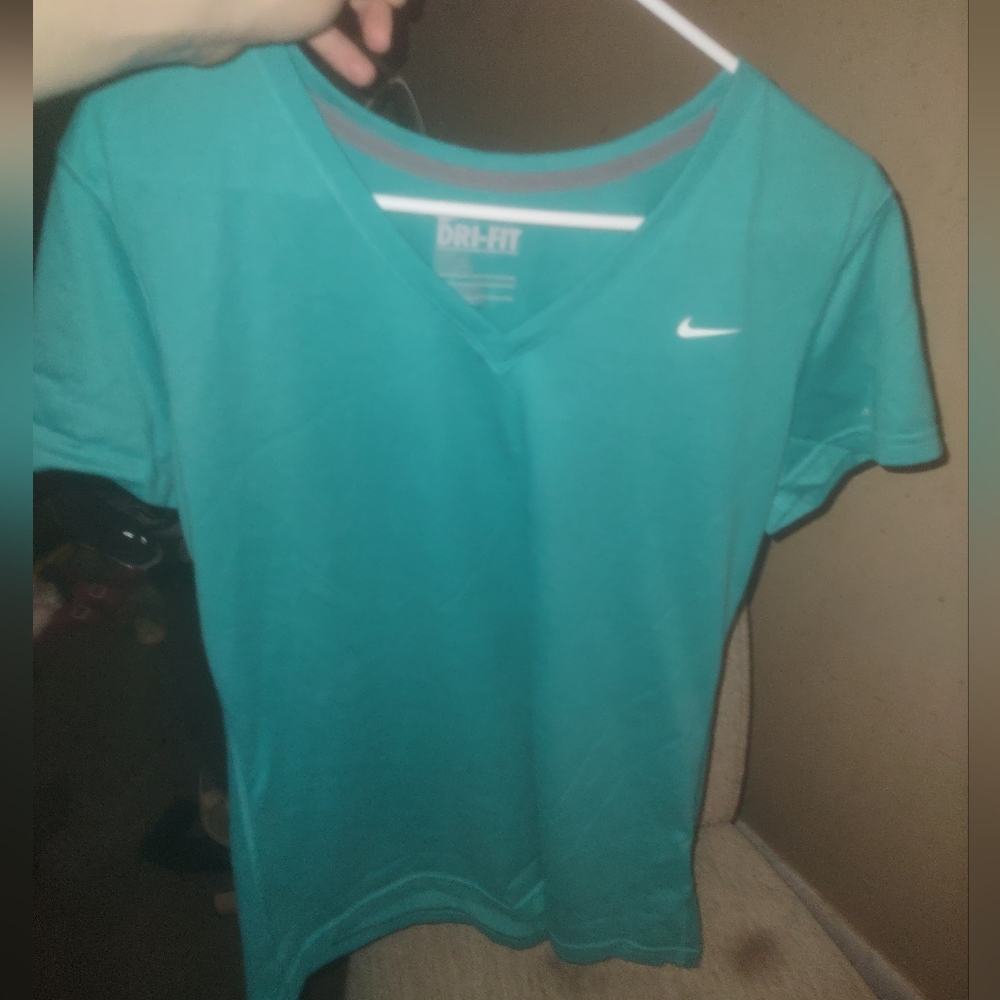Women’s Nike Dri-Fit v-neck shirt in green